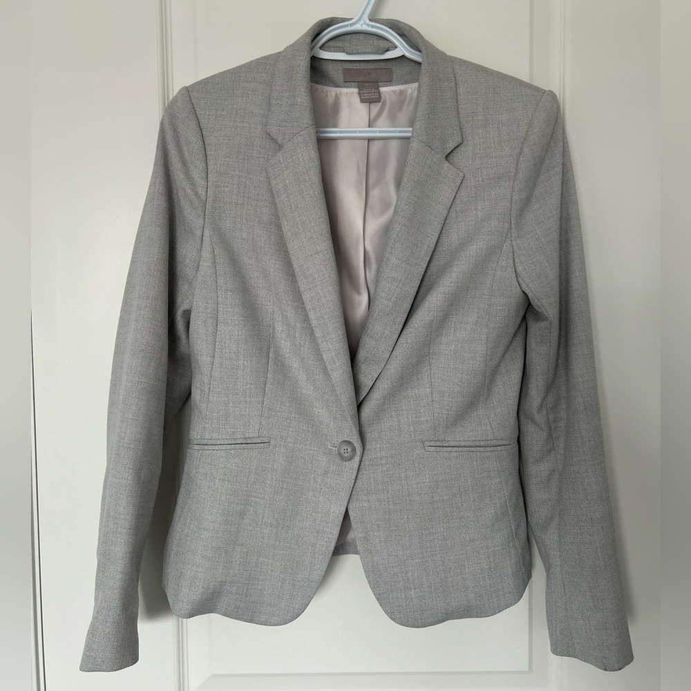 Beautiful tailored grey blazer